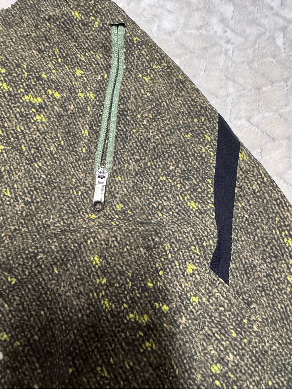 Lululemon Surge Lined Shorts 6"
Speckled Green Men's S Stretch Waist
Zip Pockets - Picture 9 of 10